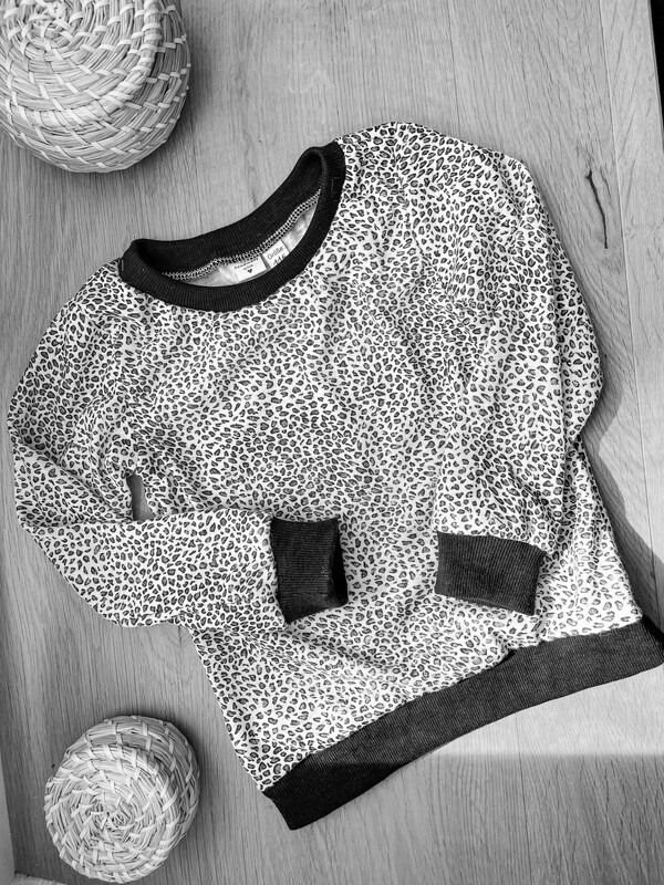 Handgefertigter Leo-Pullover